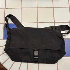 Baggu sport messenger bag black